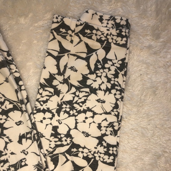 Old Navy Mid Rise Printed Jersey Leggings - Picture 2 of 6